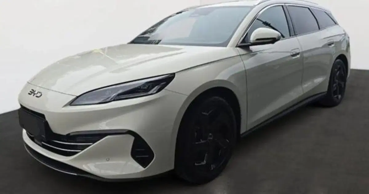 Byd Seal 6 DM-i Station Wagon nuova a Bologna (2)