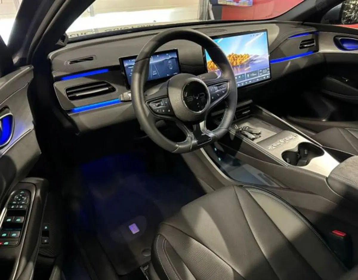 Byd Seal 6 DM-i Station Wagon nuova a Bologna (8)