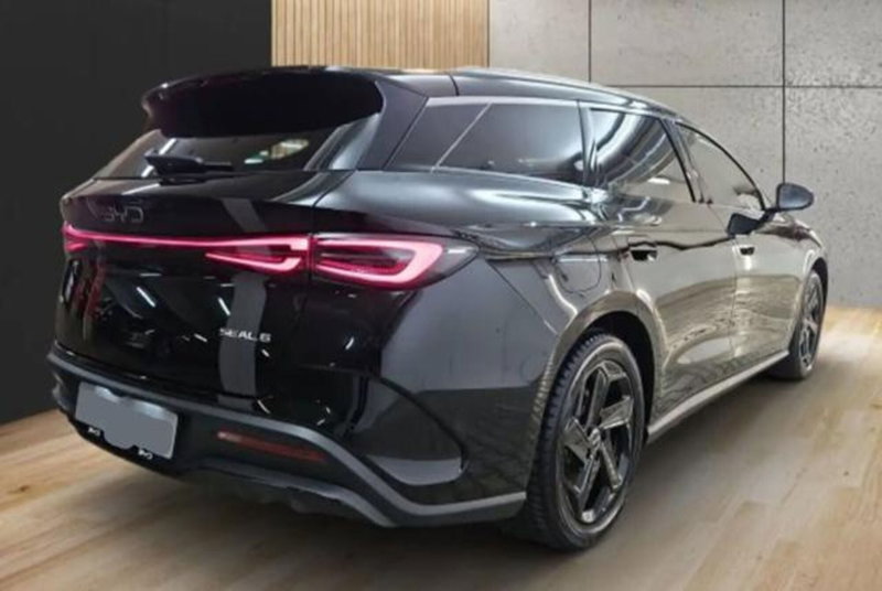Byd Seal Station Wagon nuova a Bologna (4)