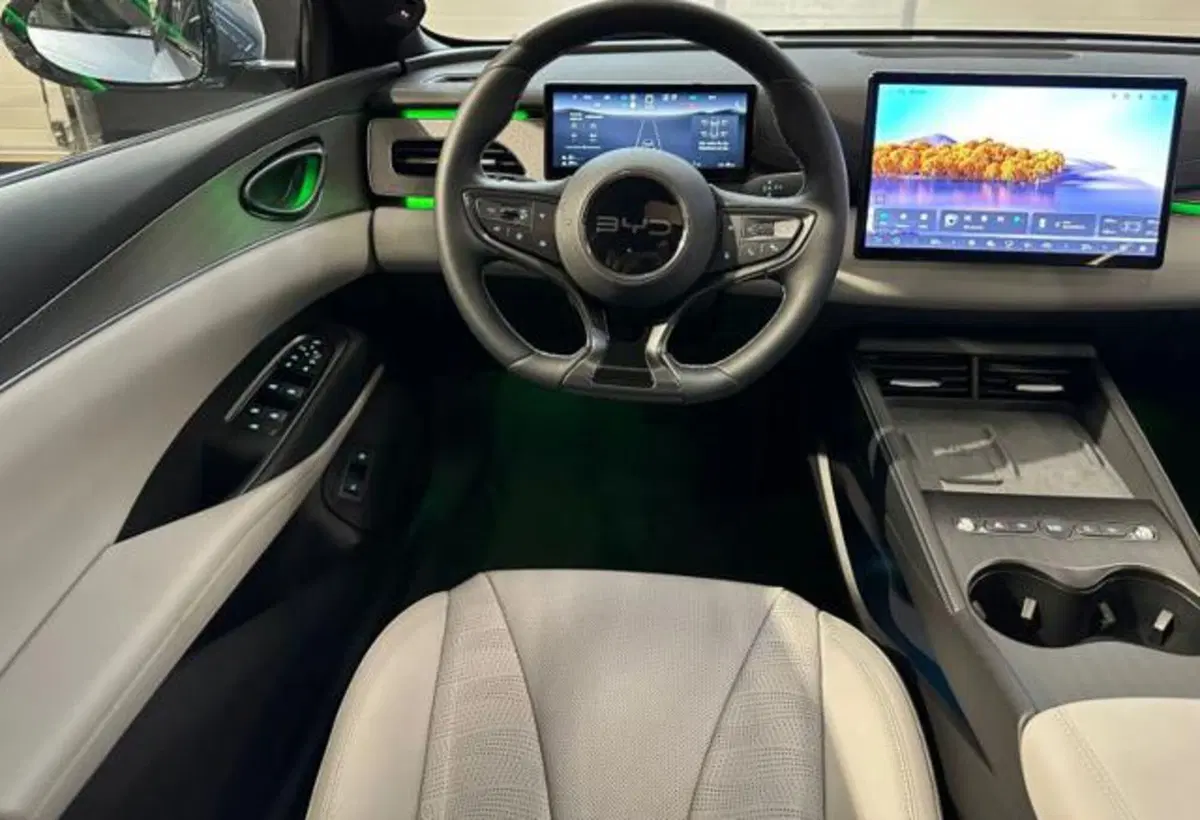Byd Seal 6 DM-i Station Wagon nuova a Bologna (9)