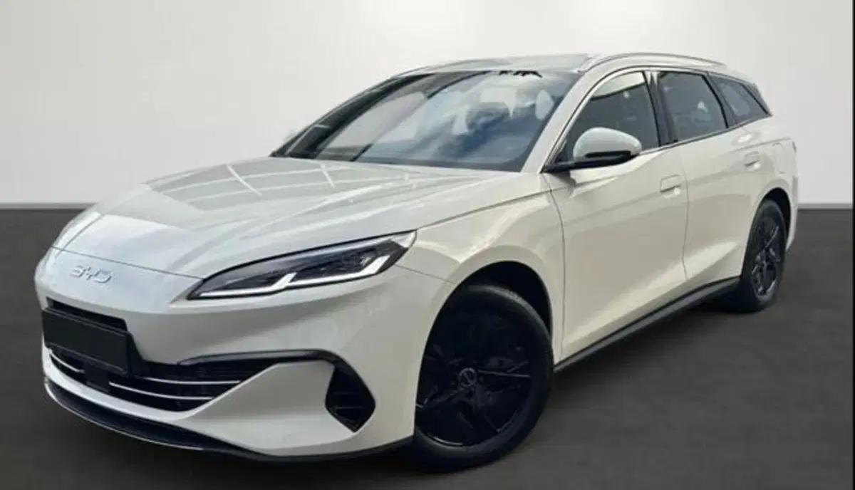 Byd Seal 6 DM-i Station Wagon nuova a Bologna