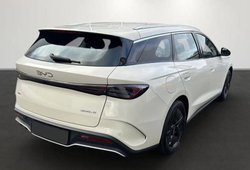 Byd Seal Station Wagon nuova a Bologna (2)