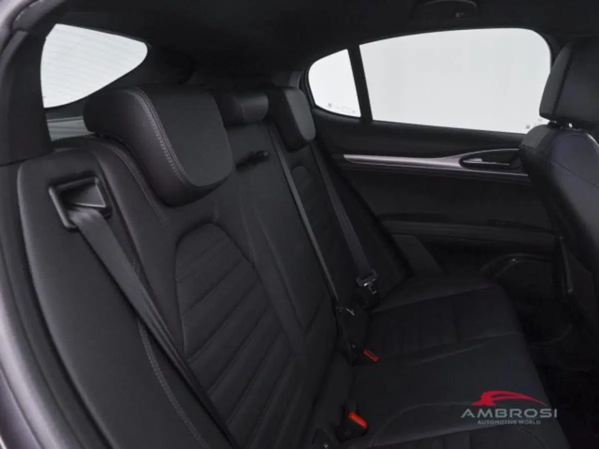 Alfa Romeo Stelvio usata a Perugia (11)