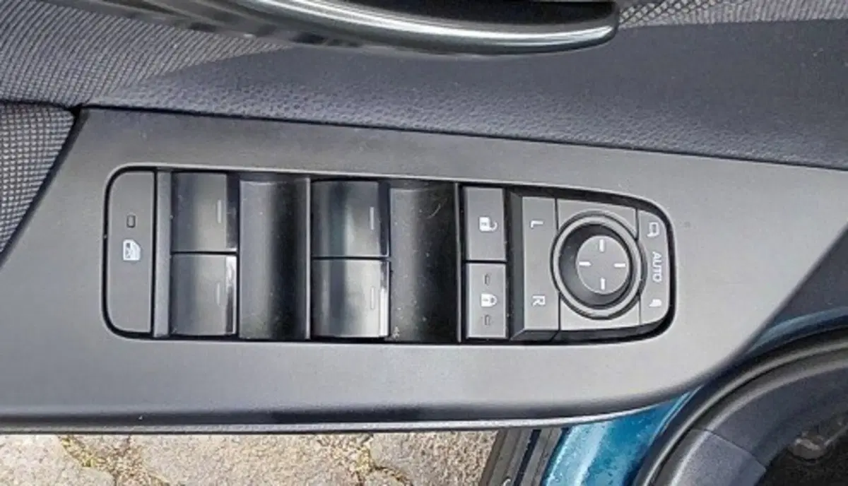 Toyota Toyota C-HR usata a Cosenza (13)