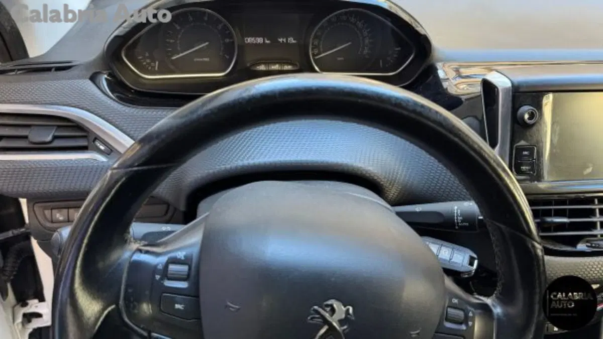 Peugeot 208 usata a Reggio Calabria (6)