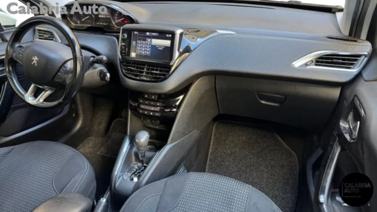Peugeot 208 usata a Reggio Calabria (9)