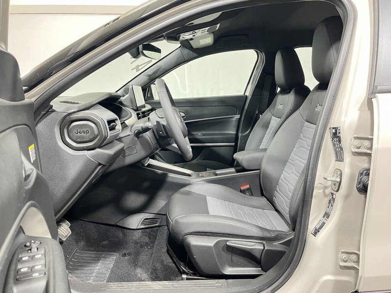 Jeep Avenger nuova a Sondrio (10)