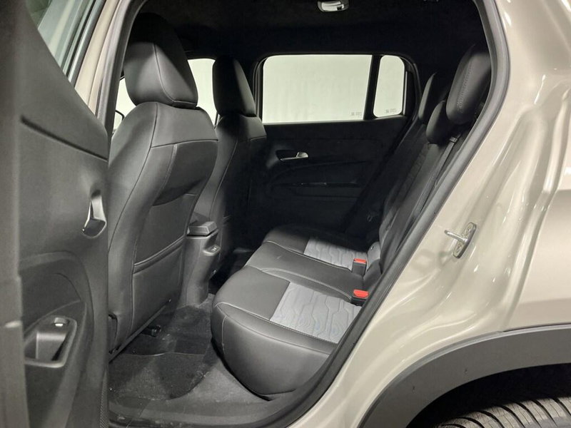 Jeep Avenger nuova a Sondrio (11)