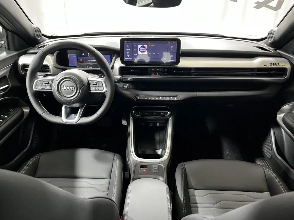 Jeep Avenger nuova a Sondrio (12)