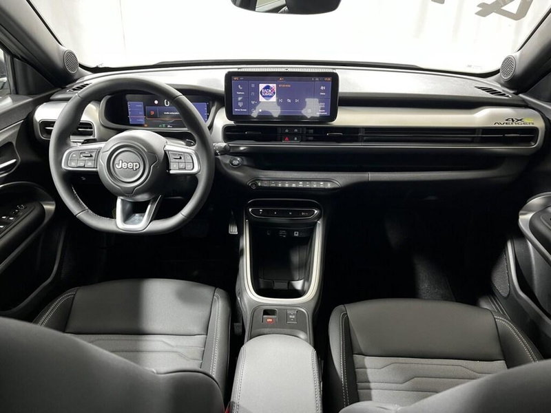 Jeep Avenger nuova a Sondrio (12)