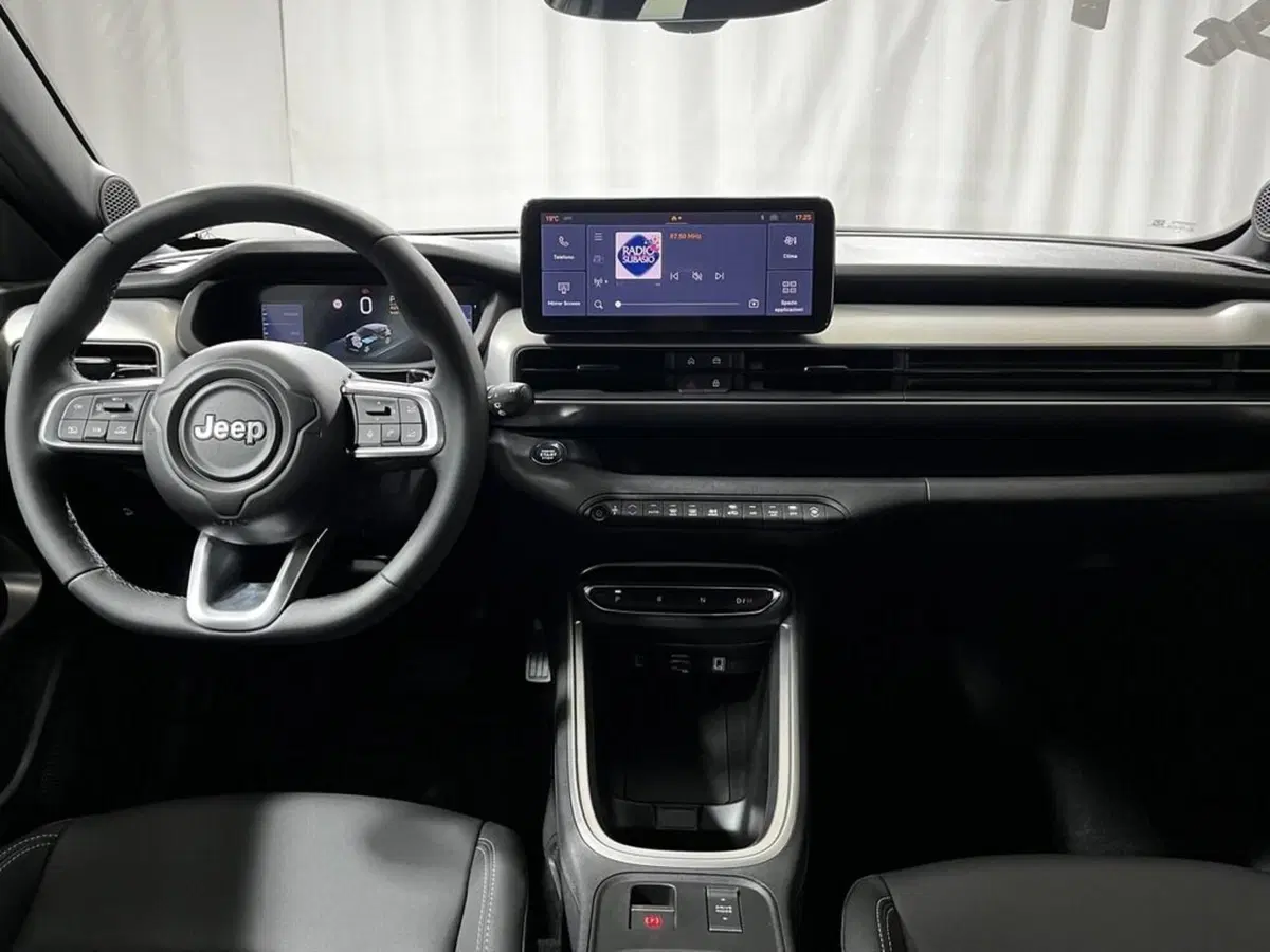 Jeep Avenger nuova a Sondrio (14)