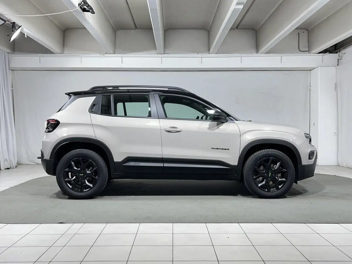 Jeep Avenger nuova a Sondrio (6)