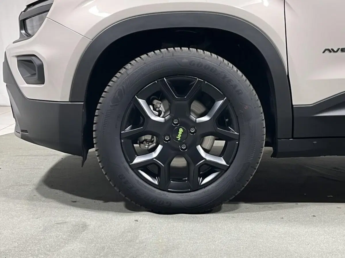Jeep Avenger nuova a Sondrio (9)