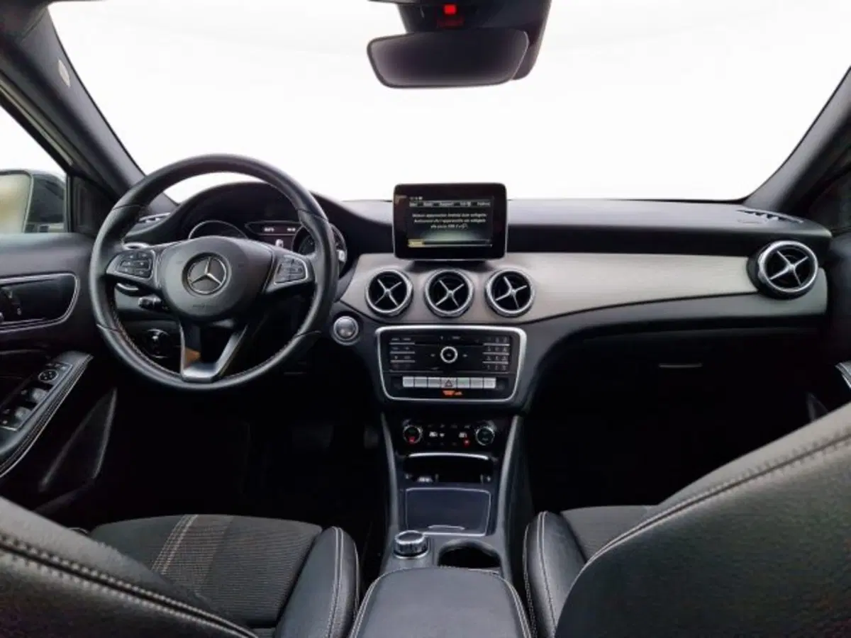 Mercedes-Benz GLA SUV usata a Modena (11)