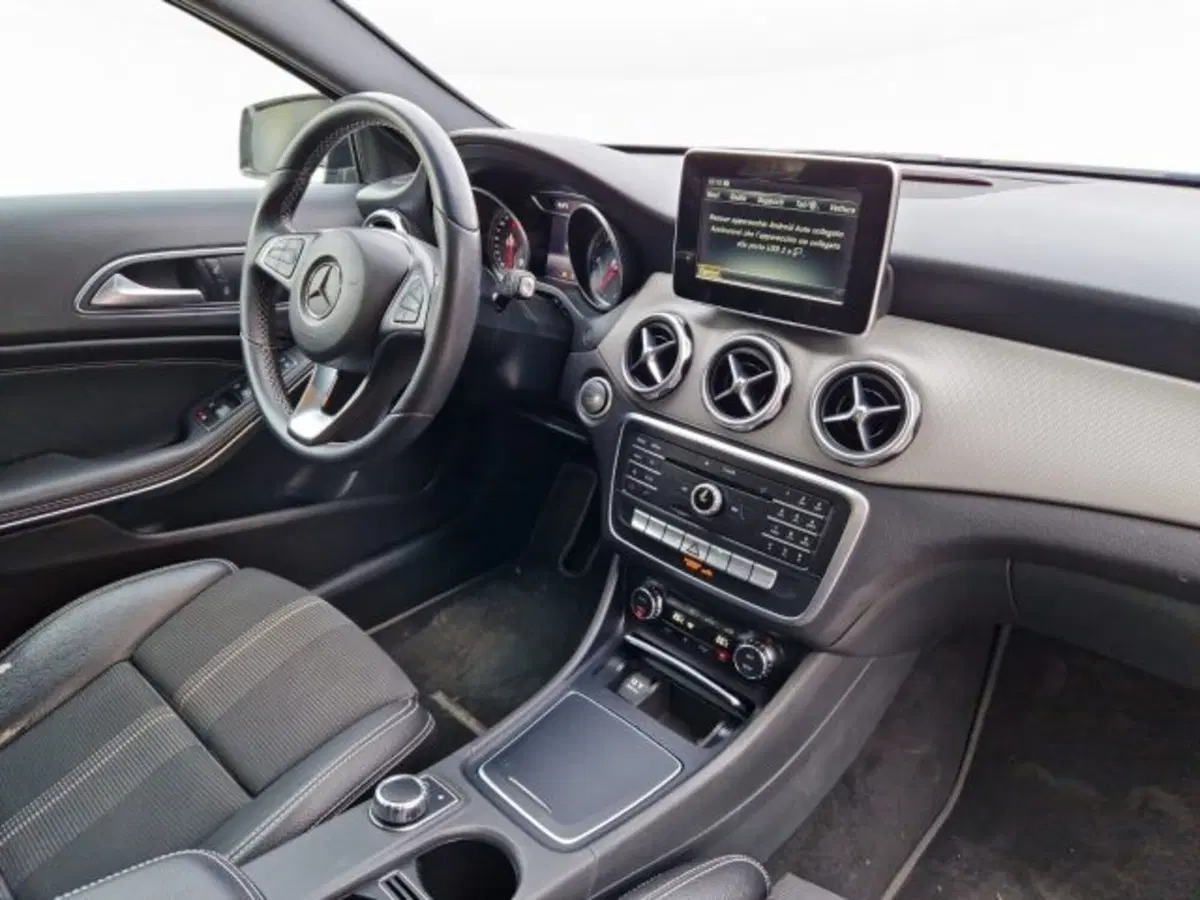 Mercedes-Benz GLA SUV usata a Modena (15)