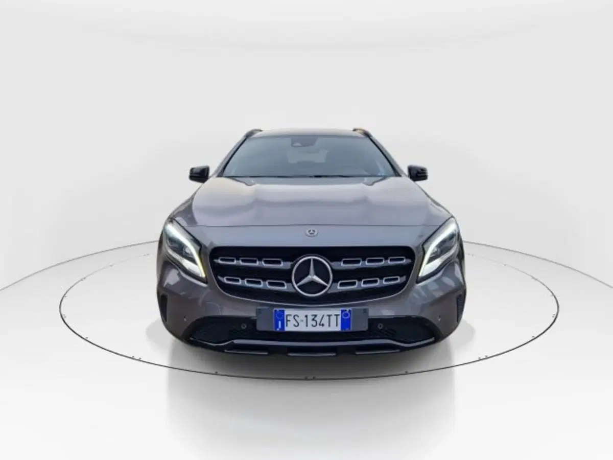 Mercedes-Benz GLA SUV usata a Modena (4)