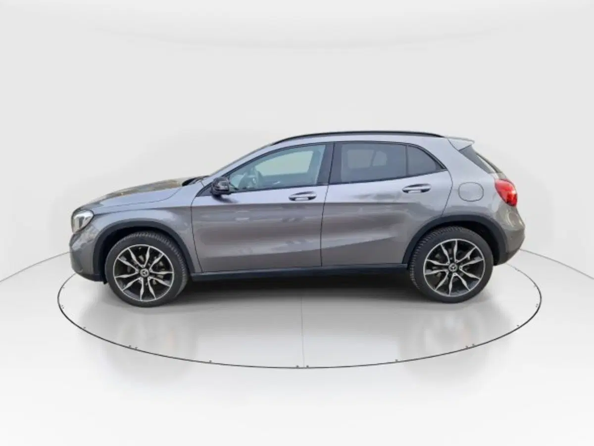 Mercedes-Benz GLA SUV usata a Modena (5)