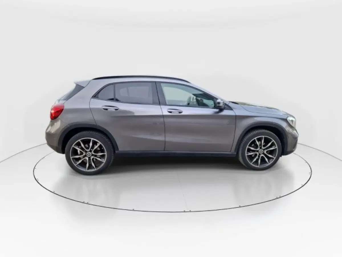 Mercedes-Benz GLA SUV usata a Modena (8)