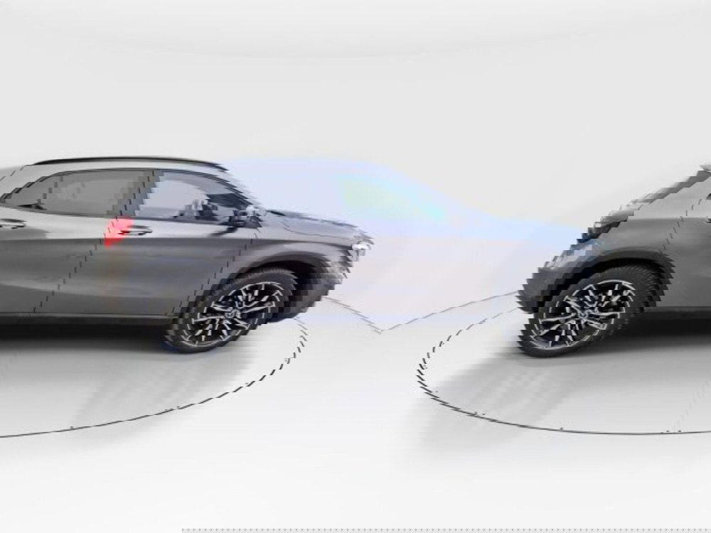 Mercedes-Benz GLA SUV usata a Modena (8)