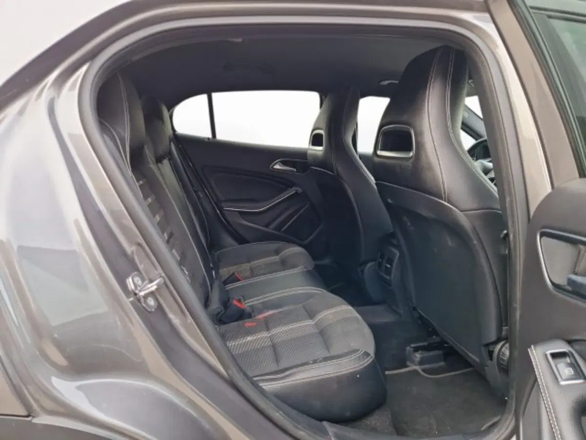 Mercedes-Benz GLA SUV usata a Modena (9)