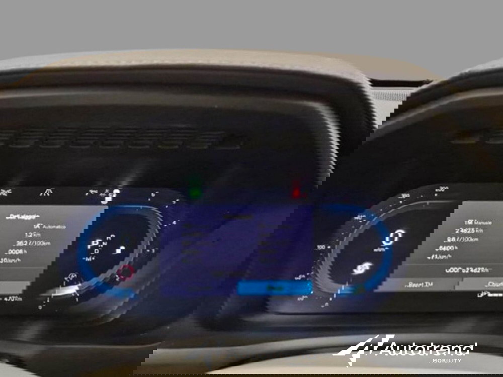 Volvo XC90 usata a Bari (11)