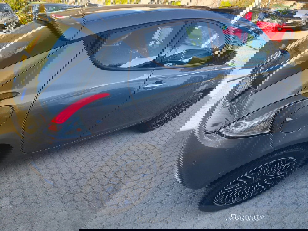 Lancia Ypsilon usata a Como (11)