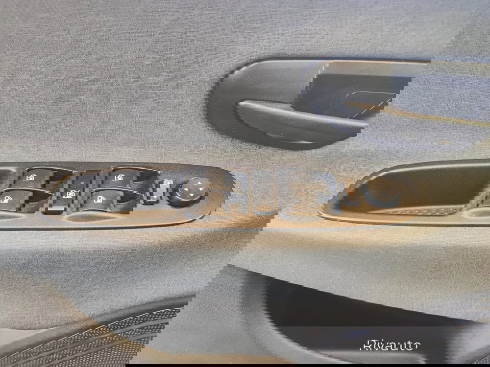 Lancia Ypsilon usata a Como (13)