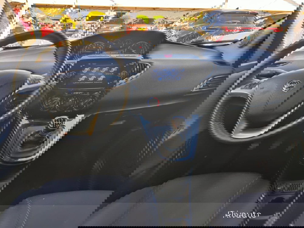 Lancia Ypsilon usata a Como (7)