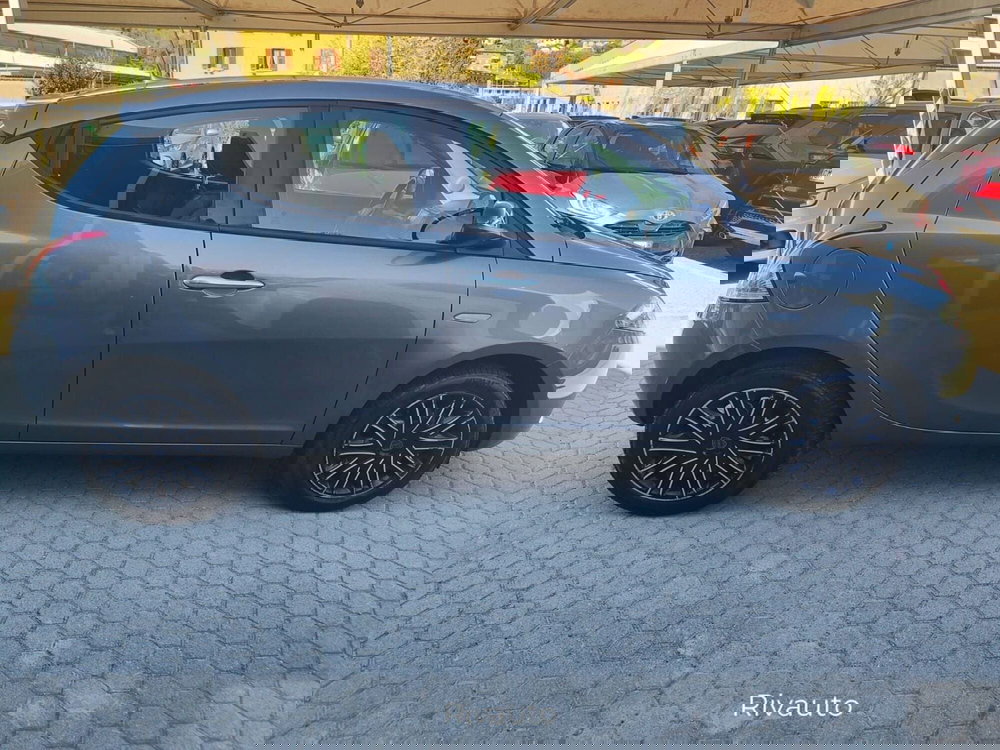 Lancia Ypsilon usata a Como (9)