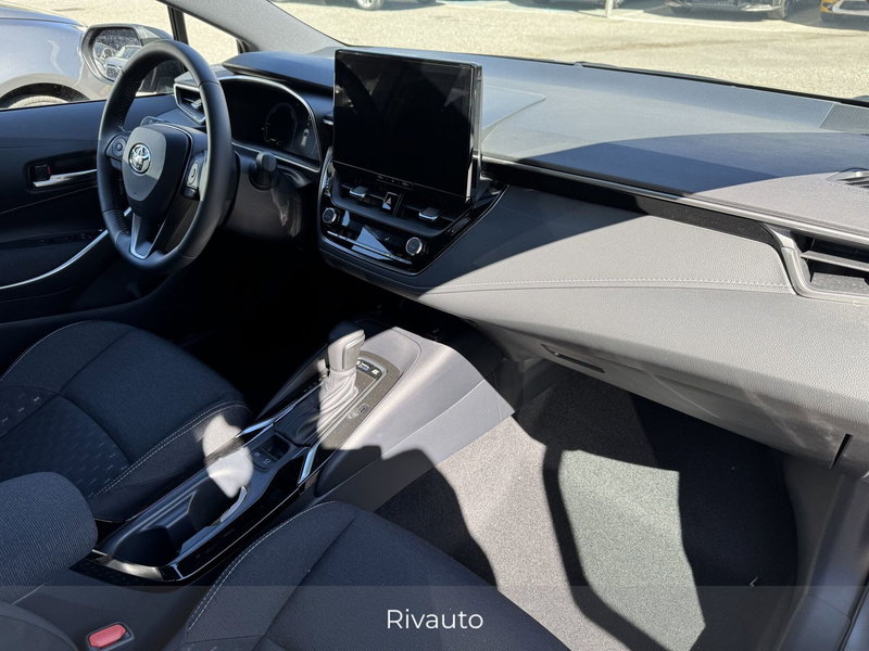 Toyota Corolla Touring Sports nuova a Como (5)