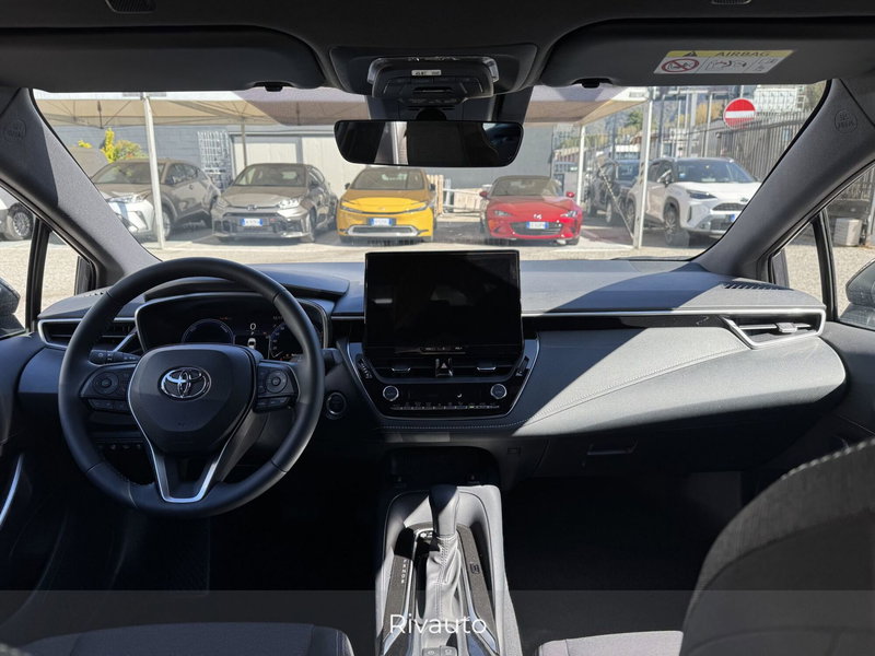 Toyota Corolla Touring Sports nuova a Como (6)