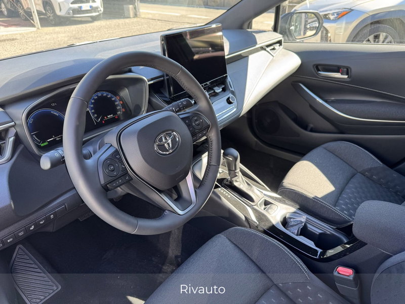 Toyota Corolla Touring Sports nuova a Como (8)