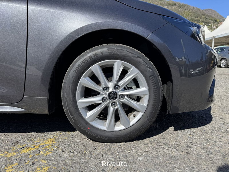 Toyota Corolla Touring Sports nuova a Como (10)