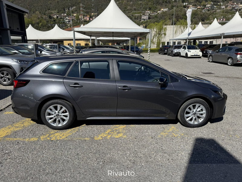 Toyota Corolla Touring Sports nuova a Como (9)