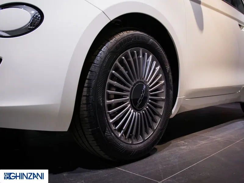 Fiat 500 nuova a Bergamo (8)