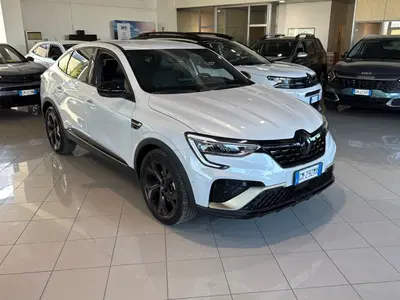Renault Arkana Hybrid E-Tech 145 CV Techno del 2023 usata a Faenza