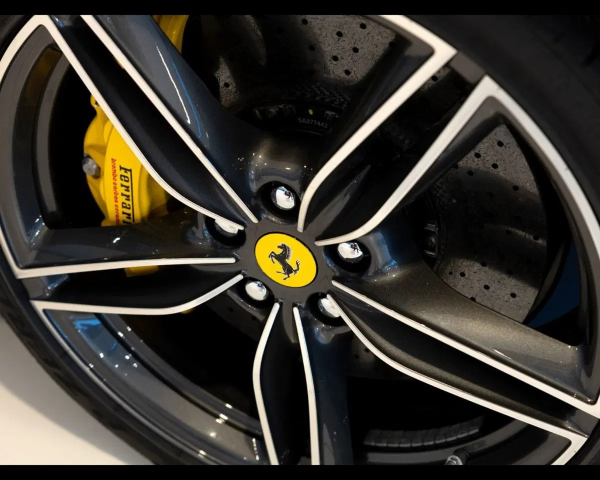 Ferrari Roma Spider usata a Padova (12)