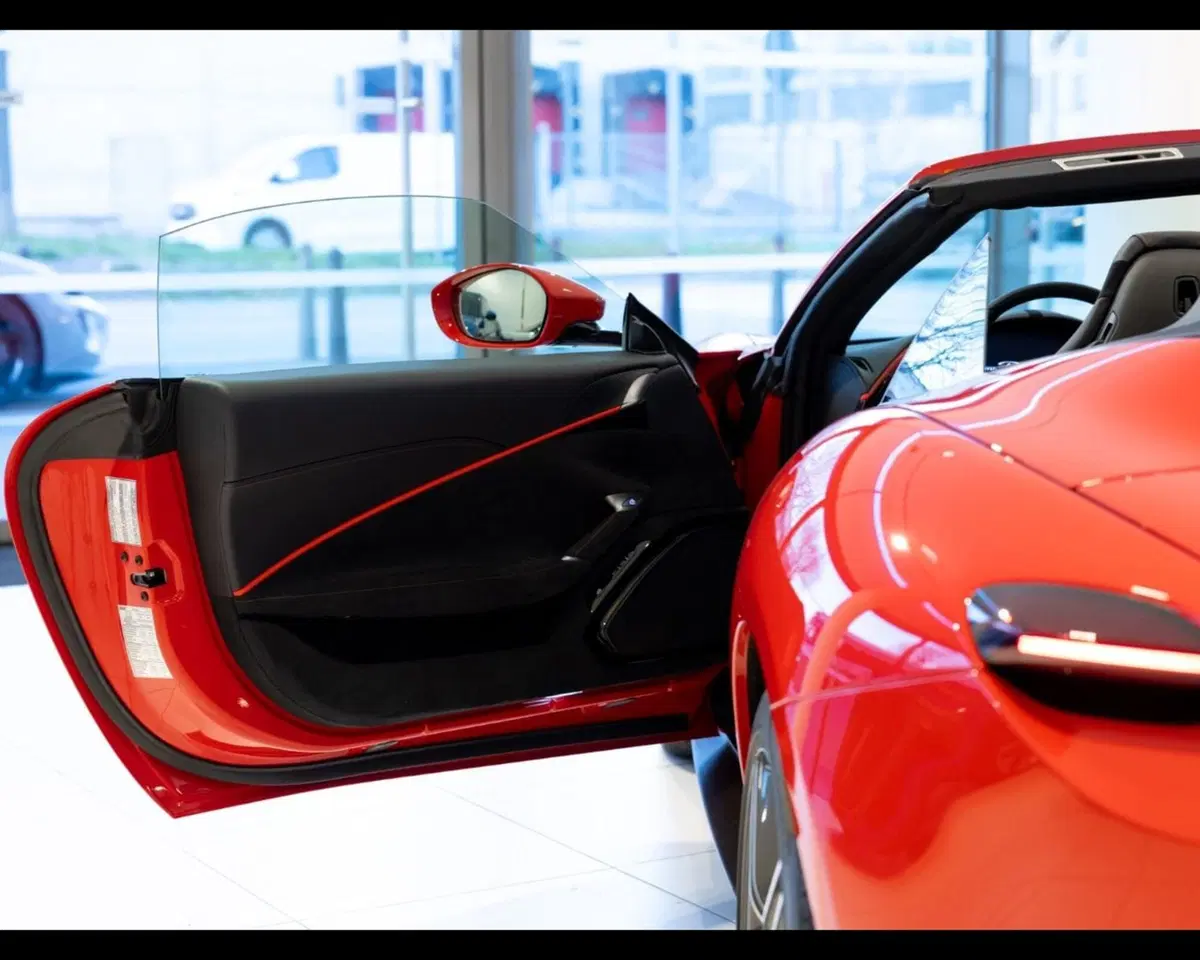 Ferrari Roma Spider usata a Padova (14)