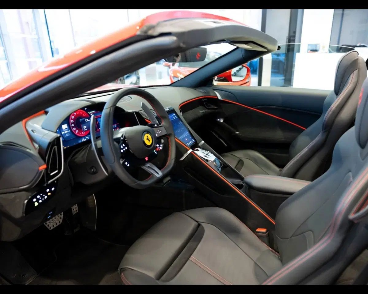 Ferrari Roma Spider usata a Padova (5)