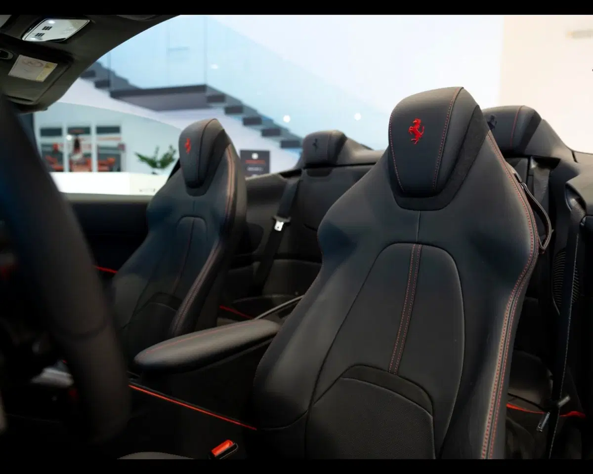 Ferrari Roma Spider usata a Padova (6)