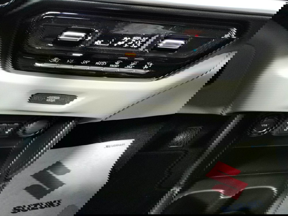 Suzuki Swift nuova a Rovigo (8)