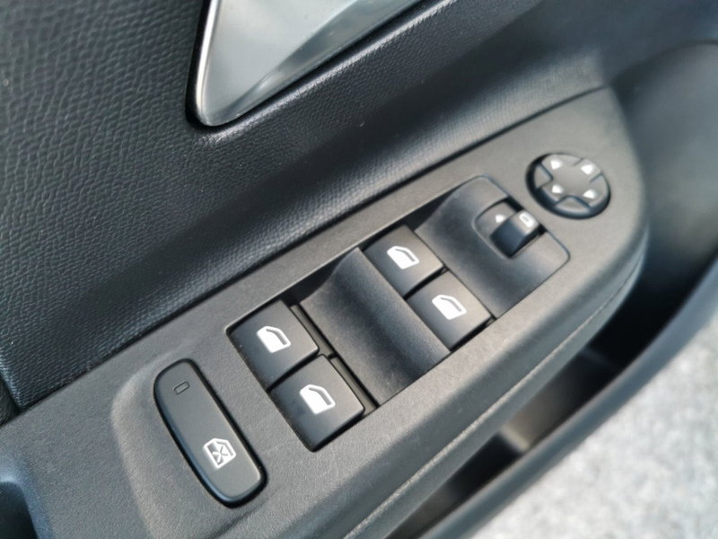 Opel Corsa usata a Taranto (19)