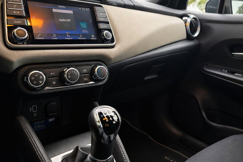 Nissan Micra usata a Rimini (8)