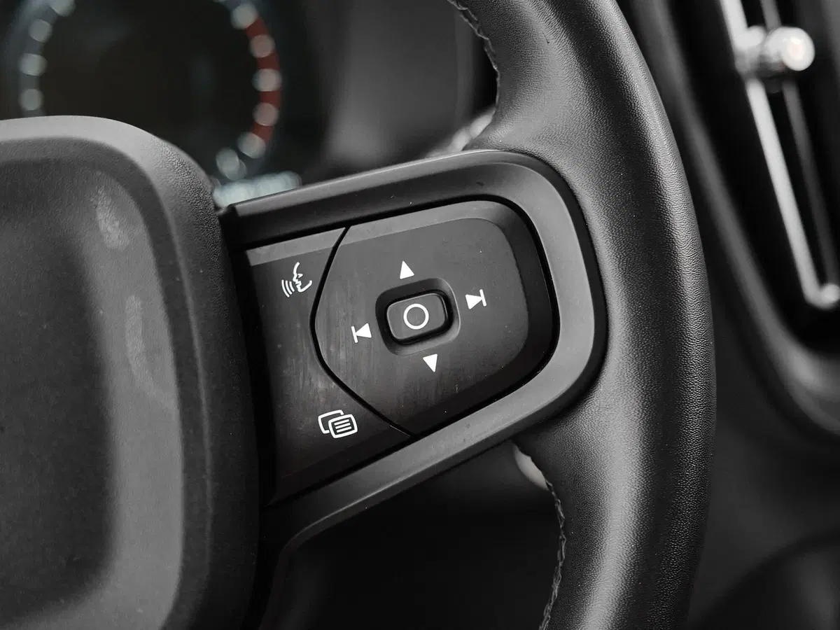 Volvo XC40 usata a Prato (11)