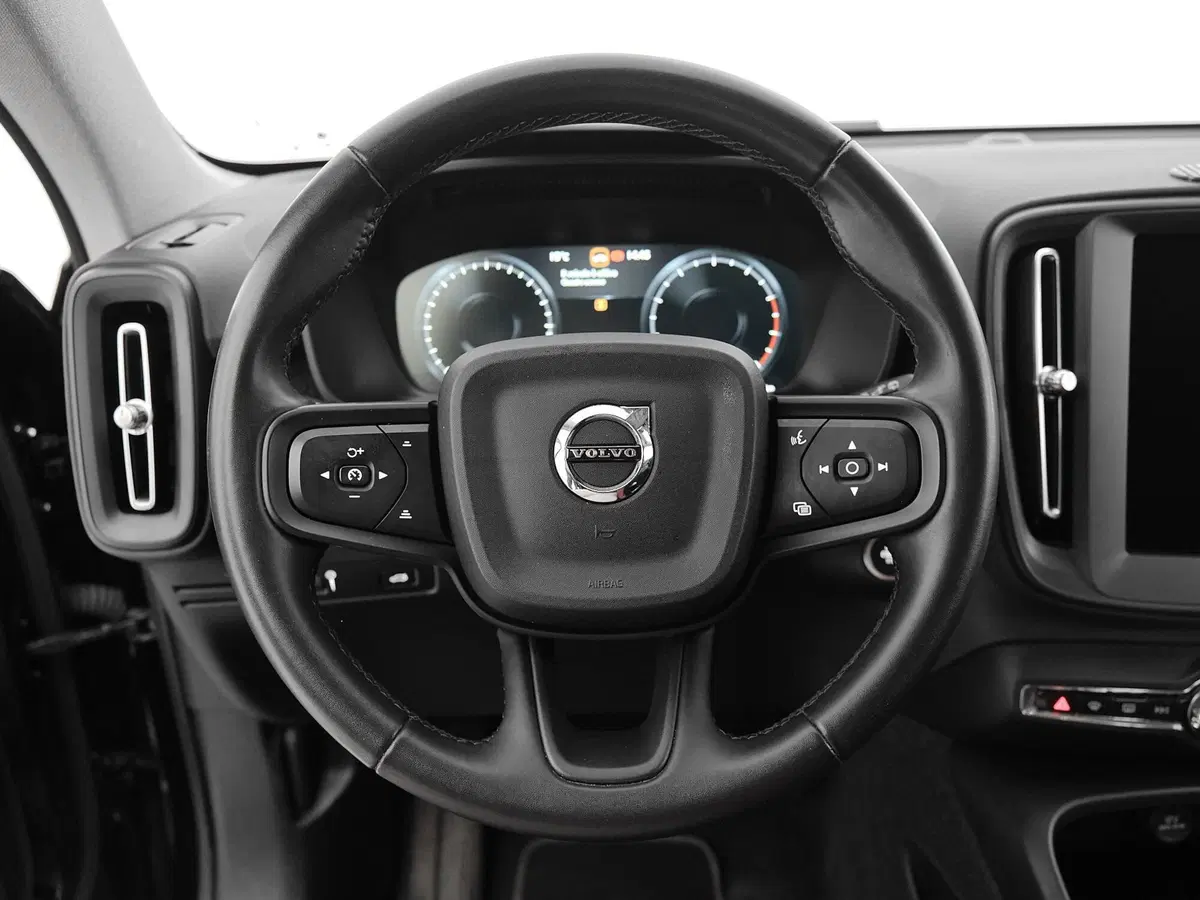 Volvo XC40 usata a Prato (9)