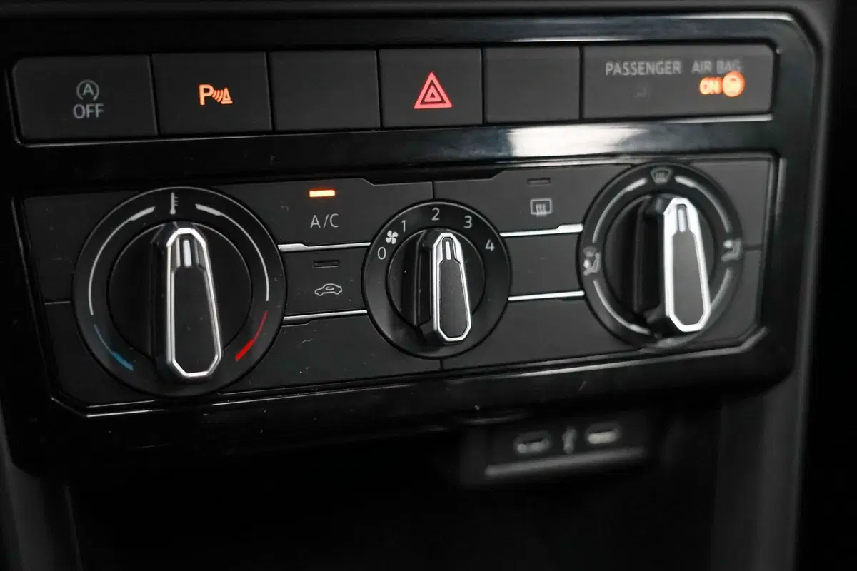 Volkswagen T-Cross usata a Varese (15)