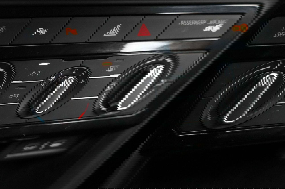 Volkswagen T-Cross usata a Varese (15)