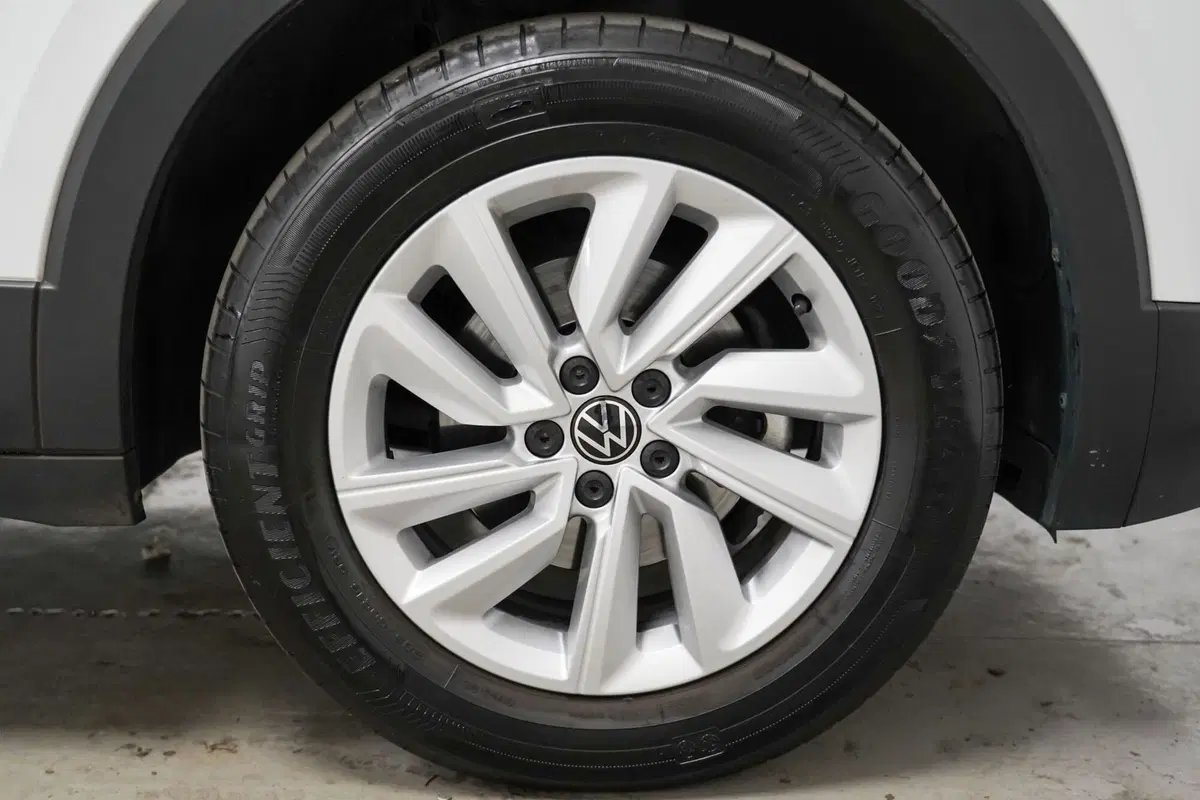 Volkswagen T-Cross usata a Varese (7)