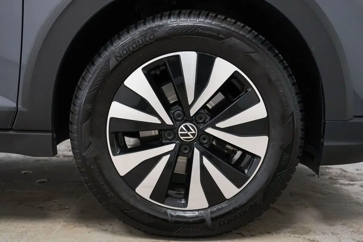 Volkswagen Taigo usata a Varese (7)