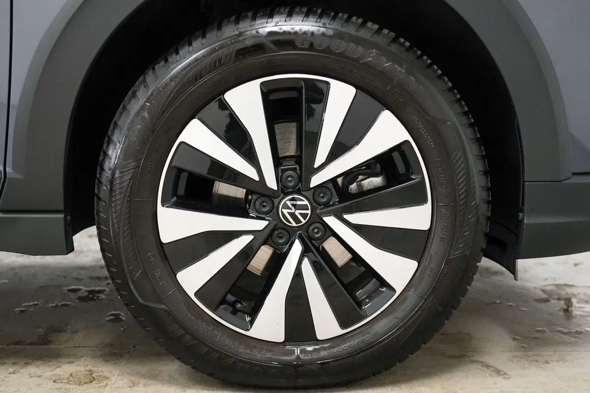 Volkswagen Taigo usata a Varese (7)